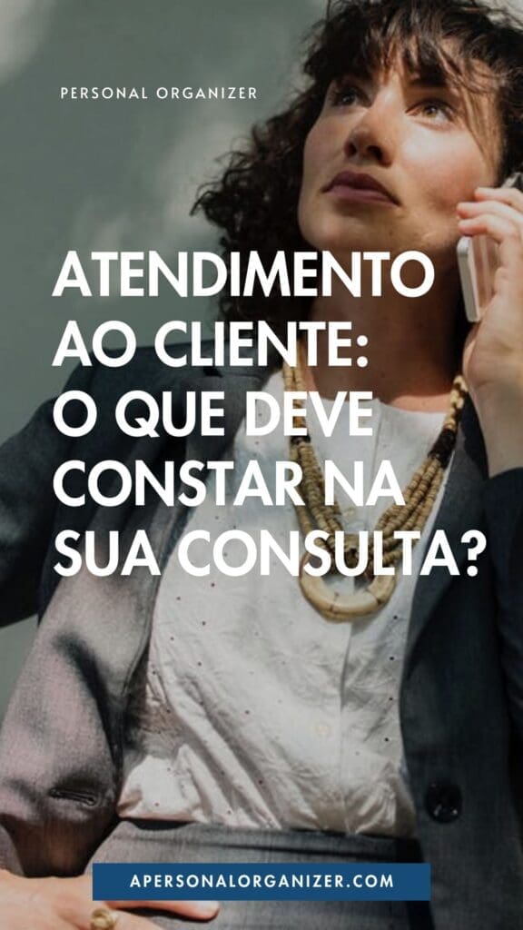 Woman in a gray blazer holding a smartphone to her ear, looking thoughtful. Overlaid text in Portuguese asks what organizing tips or declutter strategies should be included in a client consultation for a personal organizer.