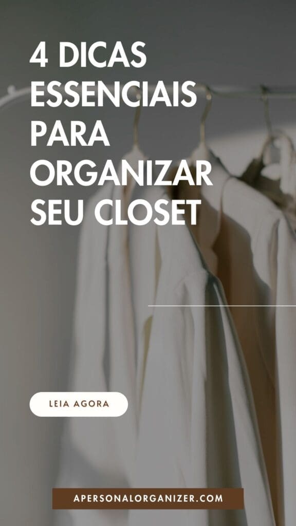Clothes on hangers in a closet with text overlay in Portuguese: "4 dicas essenciais de organization para organizar seu closet. Leia agora. apersonalorganizer.com".
