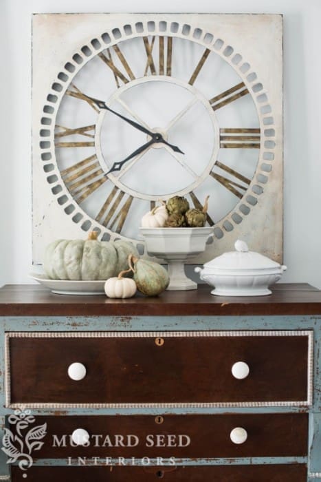 A collection of Fall mantel ideas to get you inspired and create one that fits your home and style.