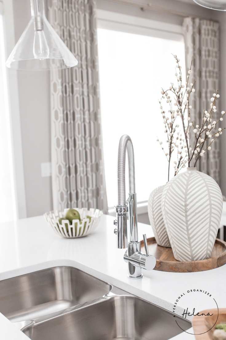 Check out these 10 kitchen organizing tips that will give you your dream kitchen! #organizedkitchen #kitcheninspiration #kitchenorganization #DIYkitchenremodel