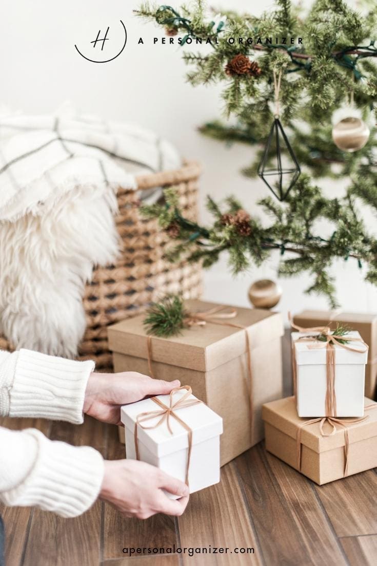 Financially prepare for the holidays with these tips to organize your budget and enjoy a stress-free season! Don't let the holidays break your bank!