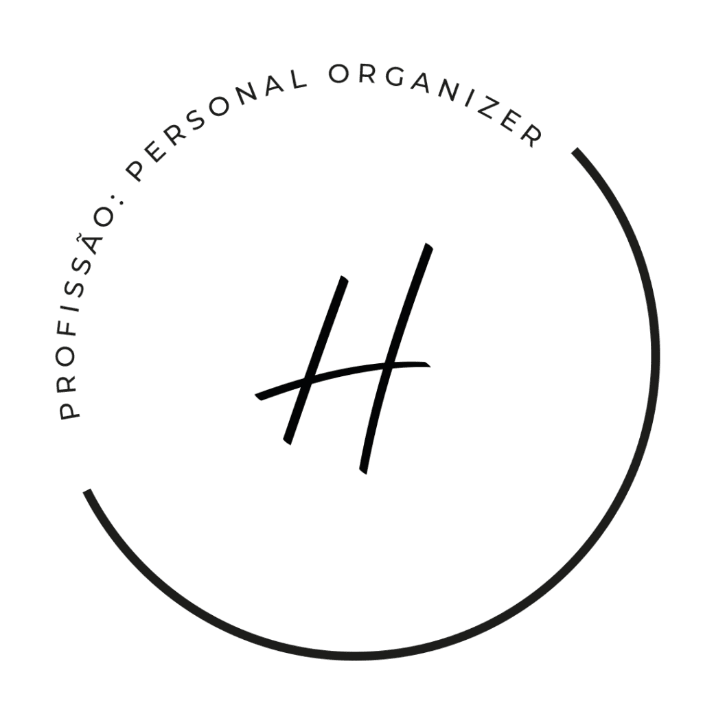 A black and white circular logo features an "H" at its center. Text along the top edge reads "PROFISSÃO: PERSONAL ORGANIZER," hinting at a "curso personal organizer" for aspiring professionals.